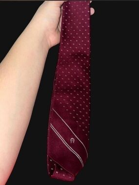 Men's Etienne Aigner Burgundy Patterned Silk Tie - Classic Polished Look